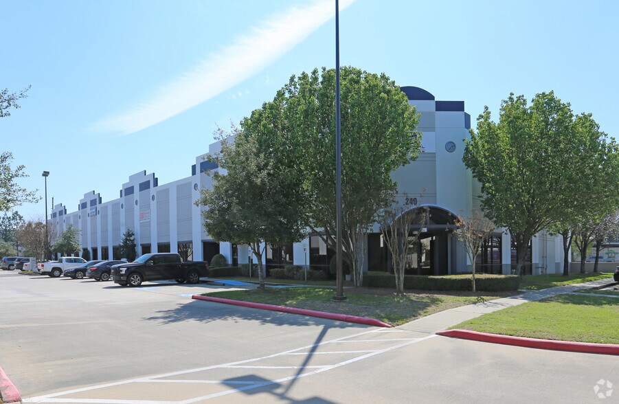 More Photos Of 210-240 Spring Hill Dr, The Woodlands Unknown For Lease