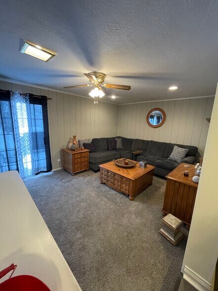 More Photos Of 5002 S Walnut St, South Bloomfield Storefront For Sale