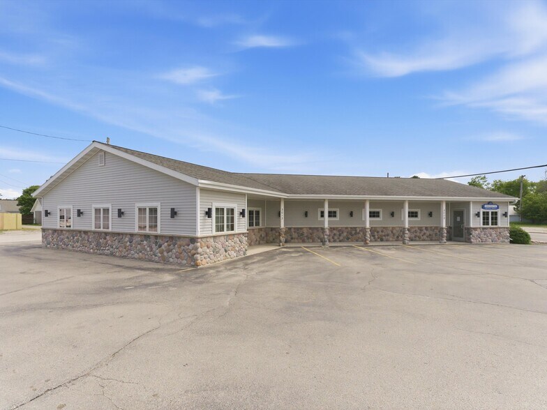 More Photos Of 3009 Forest Ave, Two Rivers Specialty For Lease