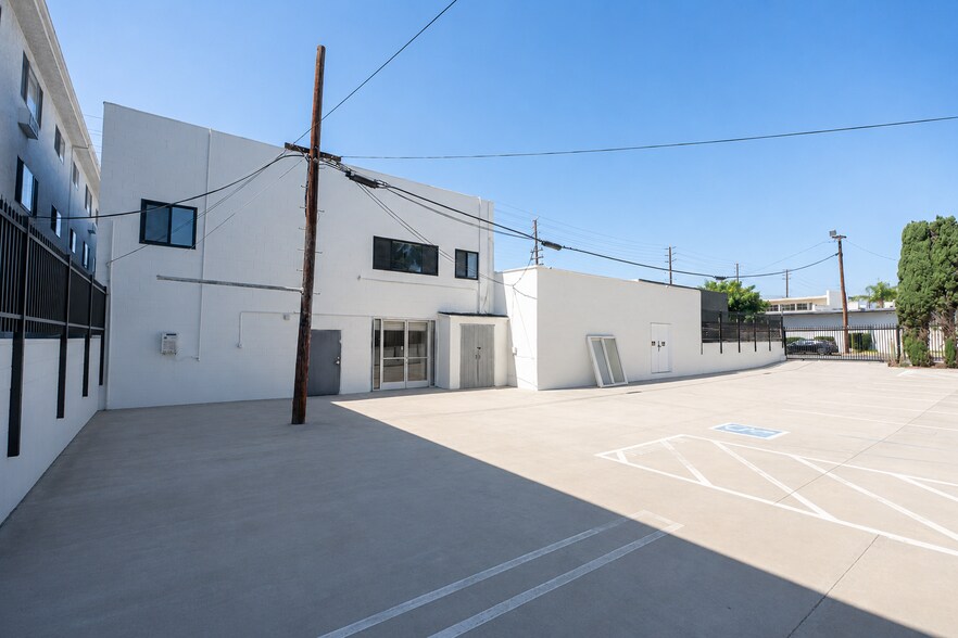 More Photos Of 4136 Eagle Rock Blvd, Los Angeles Storefront For Sale
