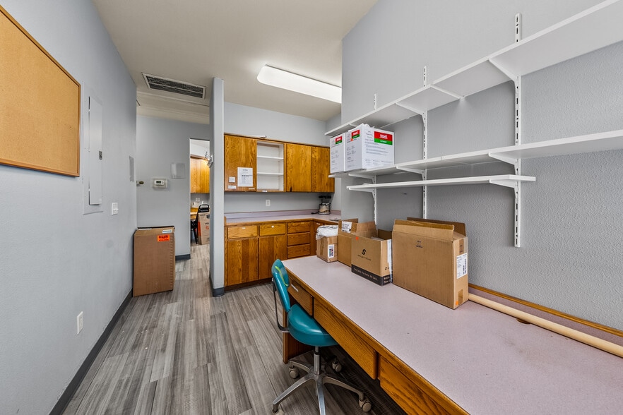 More Photos Of 925 Town Centre Dr, Medford Medical For Lease