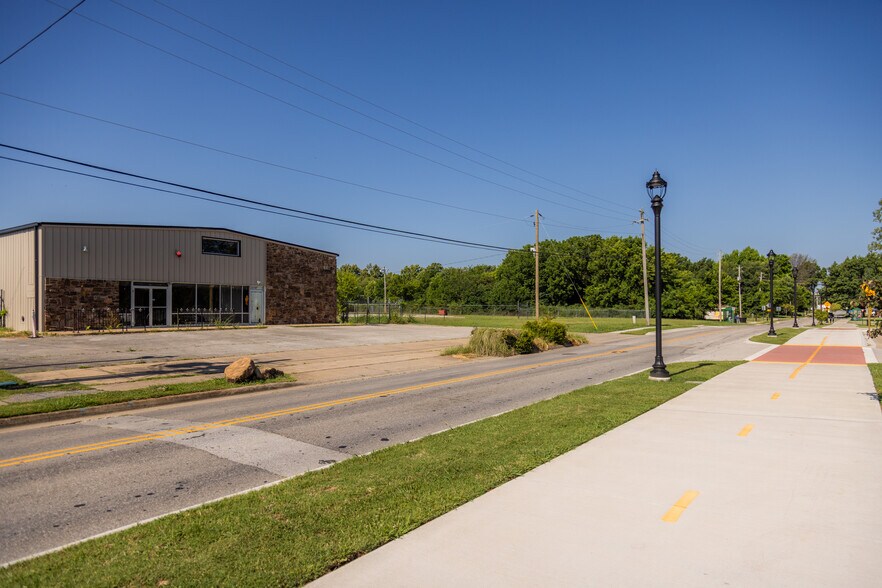 More Photos Of 535 W Poplar St, Fayetteville Warehouse For Lease