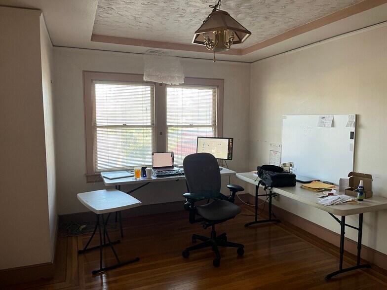 More Photos Of 3121 Broadway, Sacramento Storefront Retail Residential For Sale