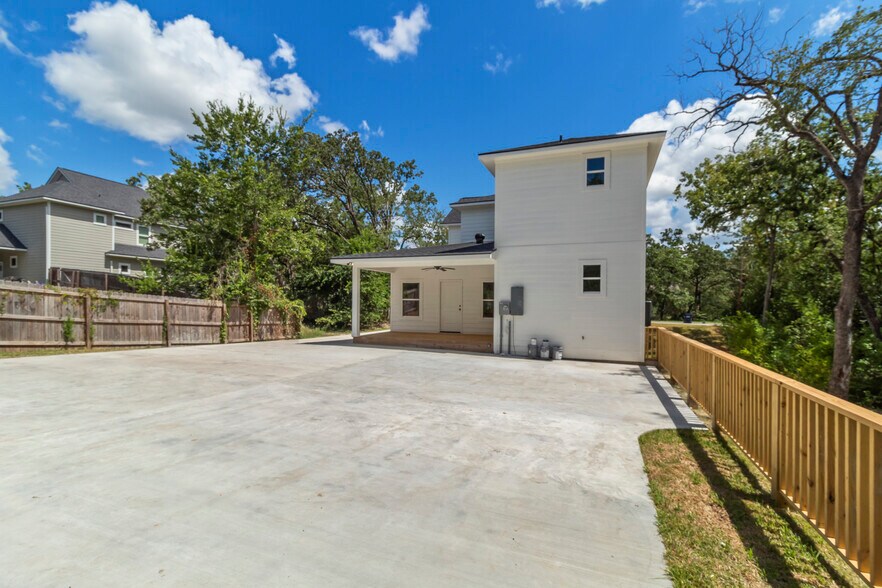 More Photos Of 1104 Berkeley St, College Station Land For Sale