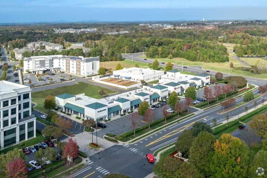 More Photos Of 3607 Whitehall Park Dr, Charlotte Unknown For Lease