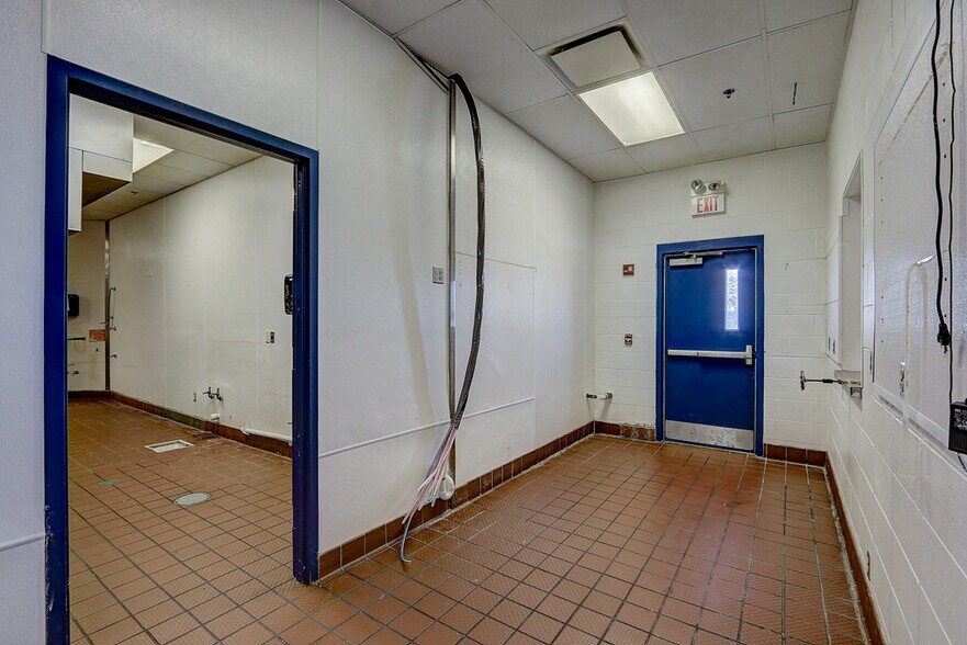 More Photos Of 2259 Deming Way, Middleton Restaurant For Sale