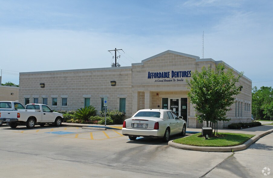 Primary Photo Of 3095 College St, Beaumont Medical For Sale