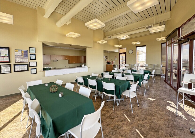 More Photos Of 5651 Balloon Fiesta Pky NE, Albuquerque Office For Sale