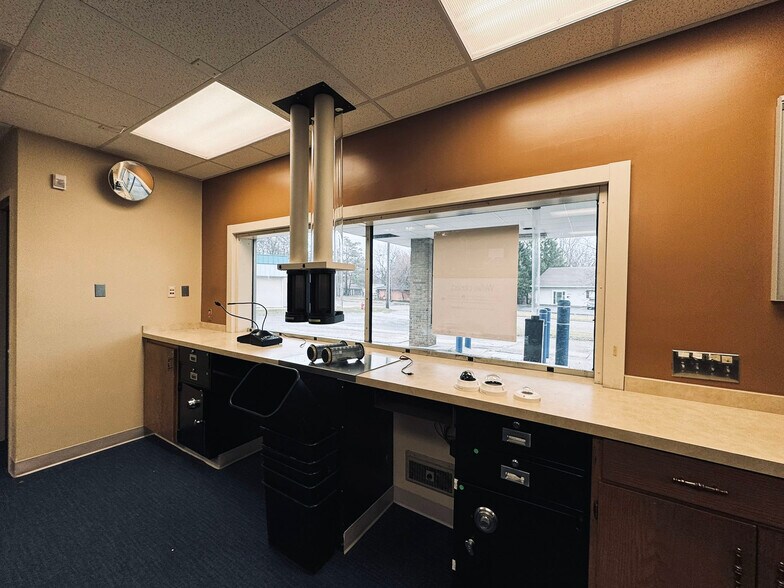 More Photos Of 5101 N Grand River Ave, Lansing Bank For Sale