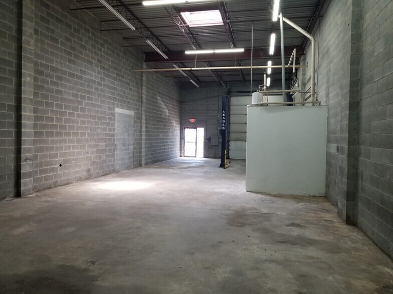 More Photos Of 7950-7978 Cryden Way, Forestville Light Distribution For Lease