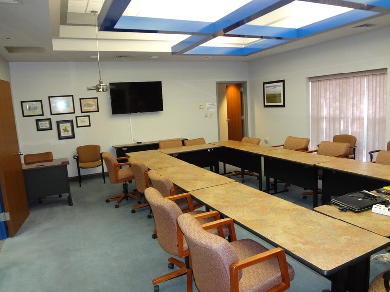 More Photos Of 222 W 6th St, Junction City Office For Sale