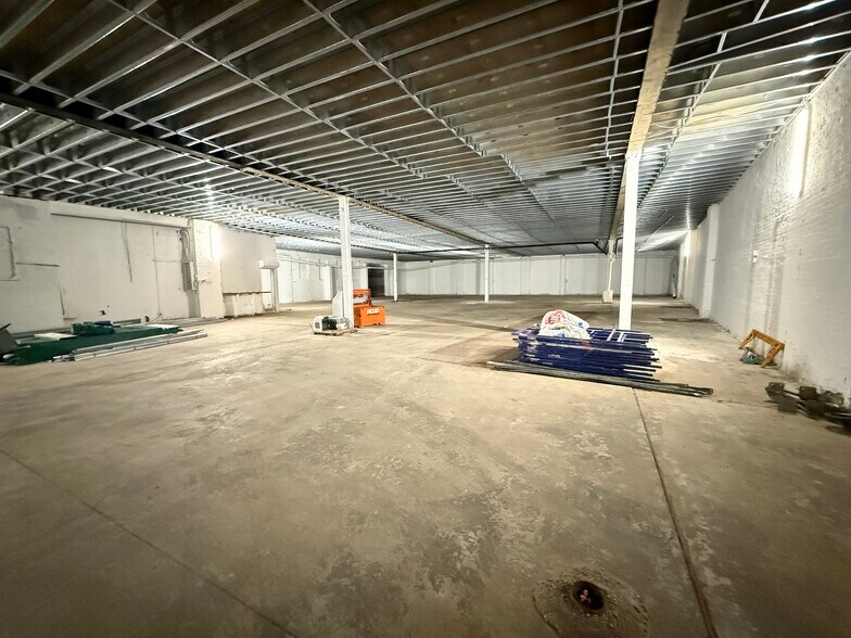More Photos Of 71 White St, Brooklyn Warehouse For Lease