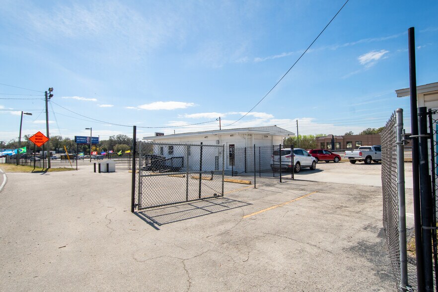 More Photos Of 7116 Rose Ave, Orlando Auto Dealership For Sale