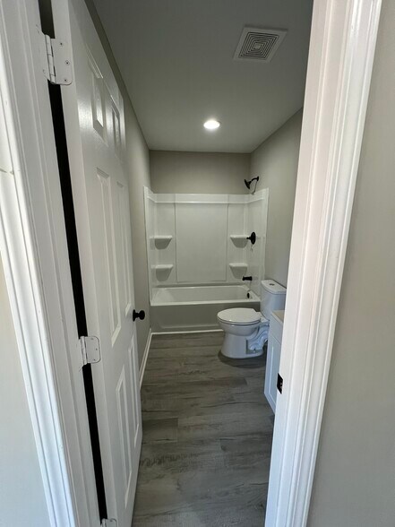 More Photos Of 4329 Live Oak Rd, Dalzell Specialty For Sale