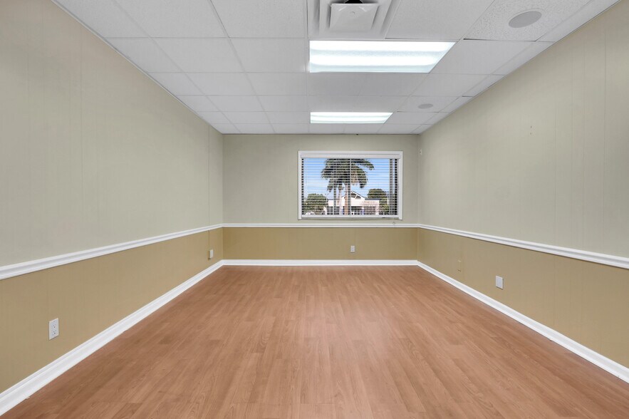 More Photos Of 2240 Palm Beach Lakes Blvd, West Palm Beach Office For Sale