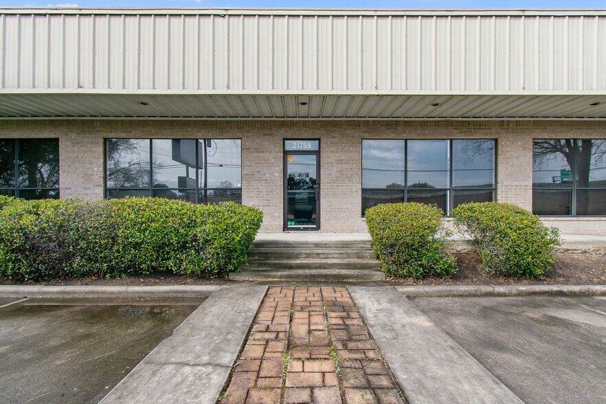 More Photos Of 21755 N I-45 Fwy, Spring Flex For Sale