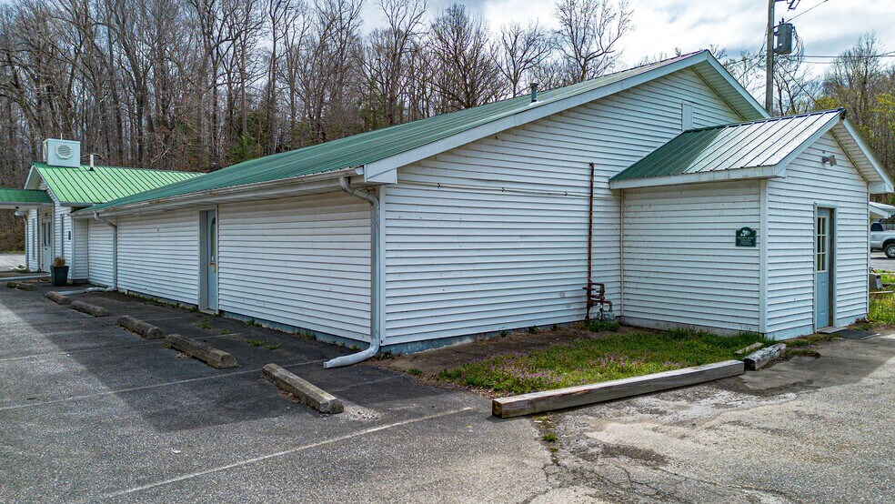 More Photos Of 6641 US Highway 62 W, Kuttawa Flex For Sale