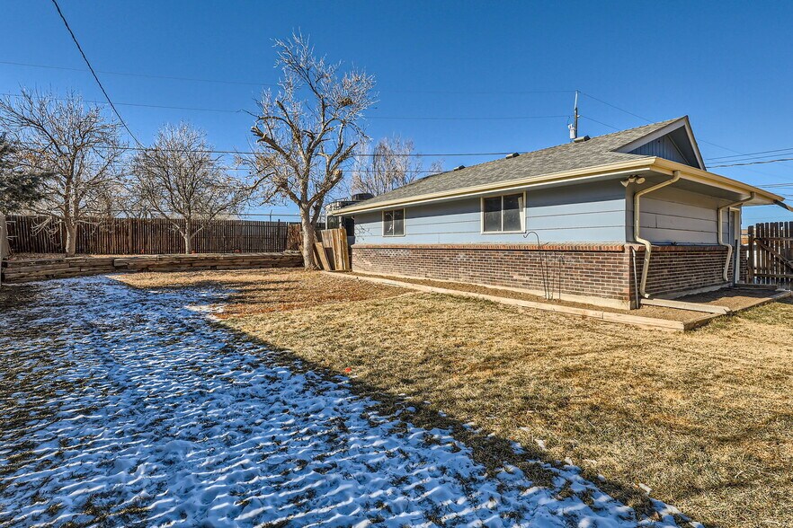 More Photos Of 9 Lansing St, Aurora Apartments For Sale