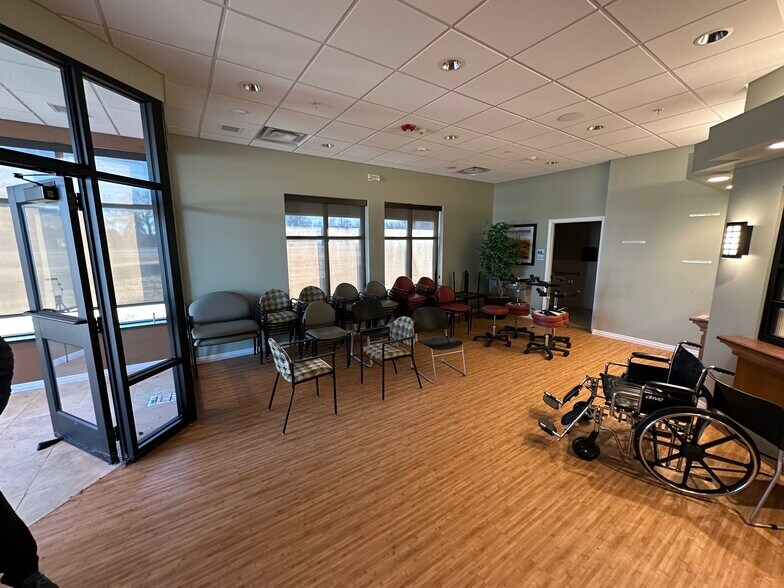 More Photos Of 1200-1620 W 75th St, Downers Grove Unknown For Lease