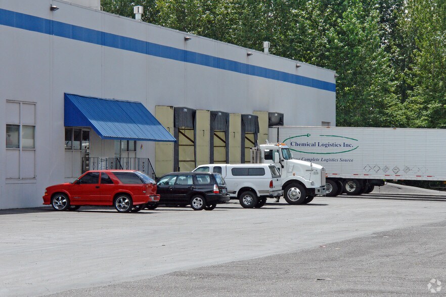 More Photos Of 2730 NE Riverside Way, Portland Warehouse For Lease