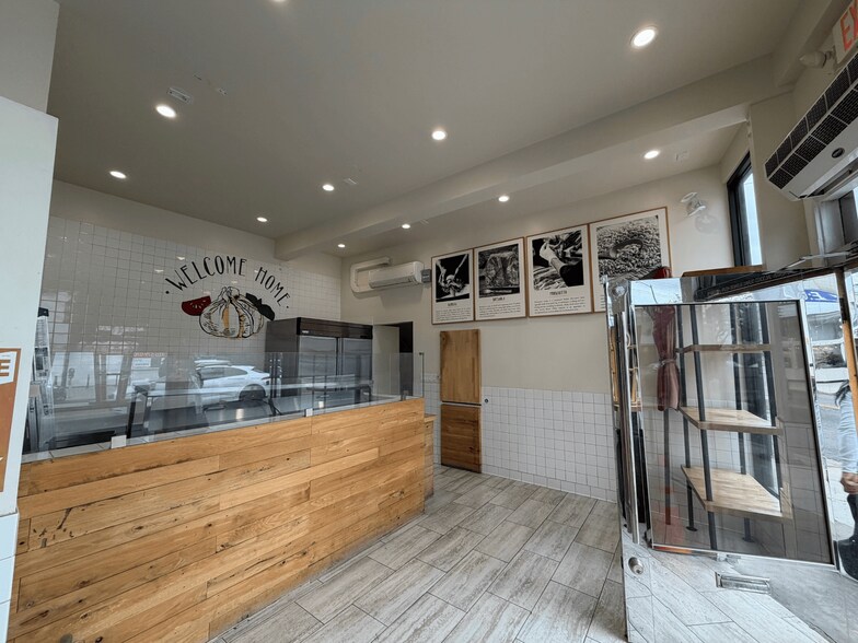 More Photos Of 161-163 S Crescent Heights Blvd, Los Angeles Storefront Retail Residential For Lease