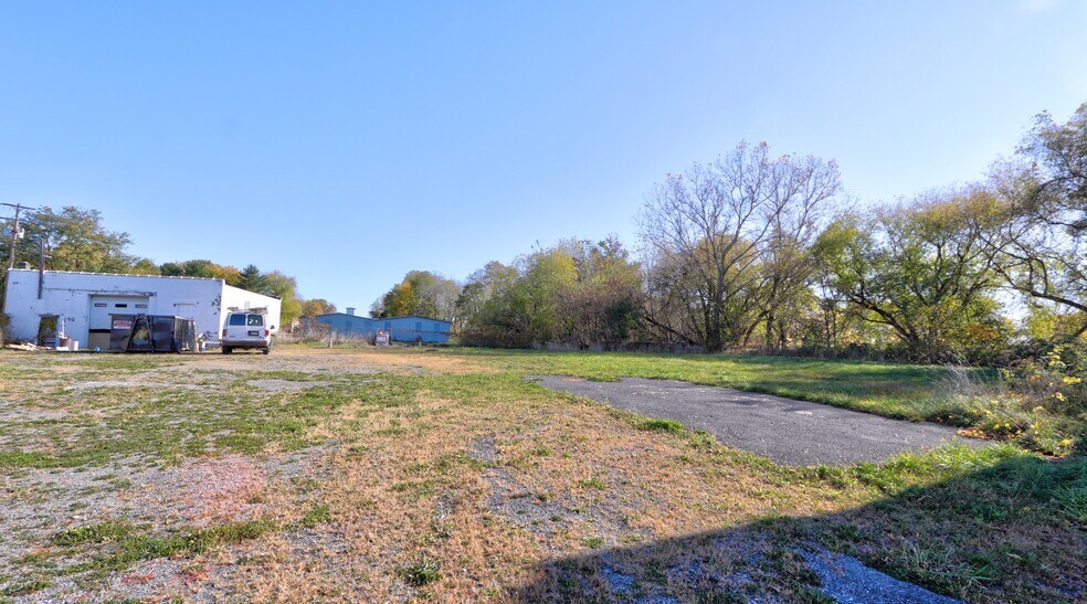 More Photos Of 142 Middle St, Geneva Warehouse For Sale