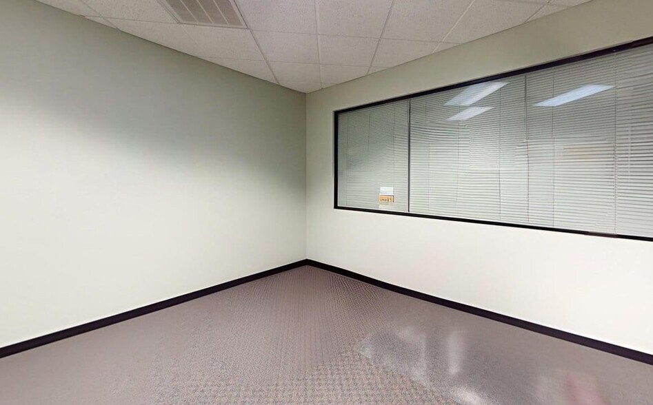 More Photos Of 1065 Andrew Dr, West Chester Flex For Lease
