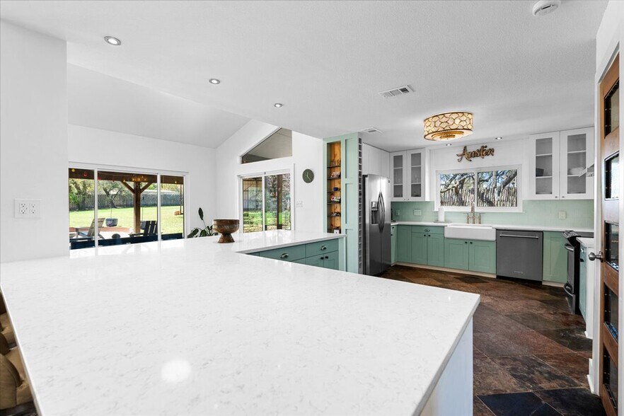 More Photos Of 14519 Fitzhugh Rd, Austin Specialty For Sale