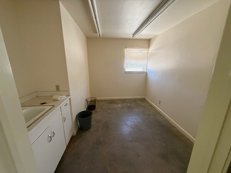 More Photos Of 107 S Lee St, Fredericksburg Flex For Lease