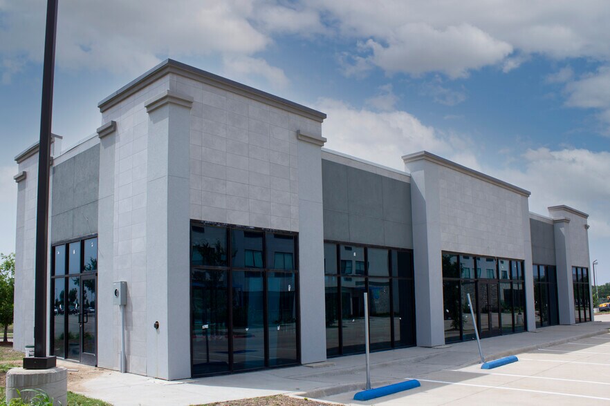 More Photos Of 5035 N President George Bush Hwy, Garland General Retail For Sale