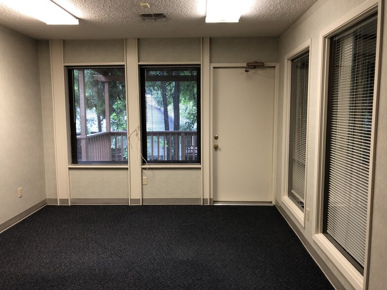 More Photos Of 4527 Lake Shore Dr, Waco Office For Lease
