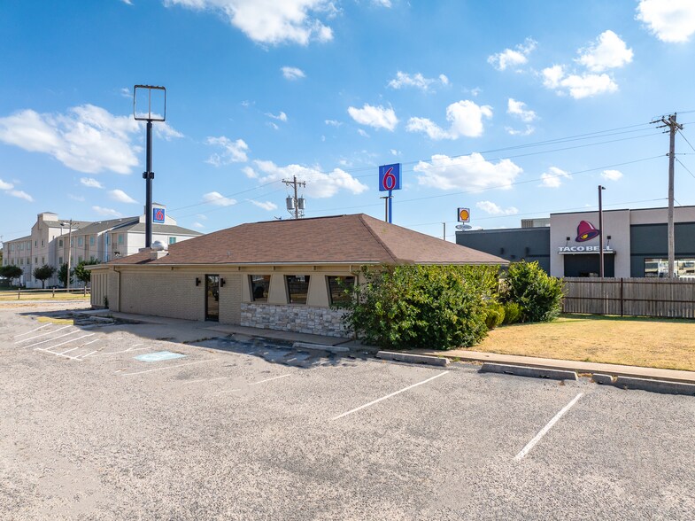 More Photos Of 2415 S Country Club Rd, El Reno Restaurant For Sale