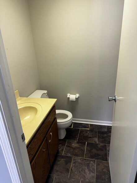 More Photos Of 506 N Maguire St, Warrensburg Office For Sale