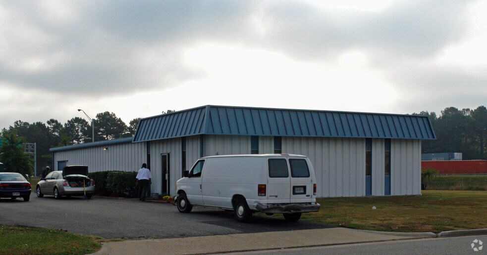 More Photos Of 400 Copeland Dr, Hampton Showroom For Lease