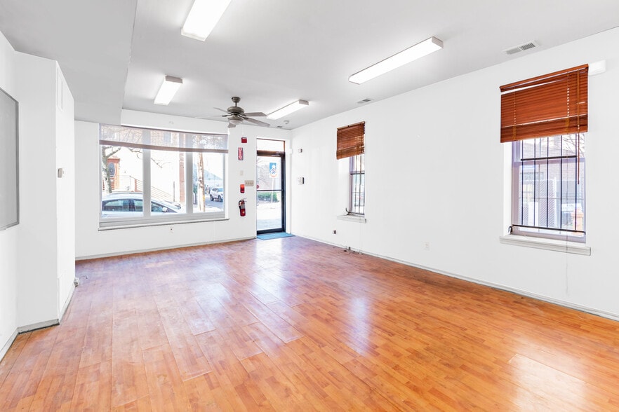 More Photos Of 617 S 18th St, Philadelphia Storefront Retail Residential For Lease