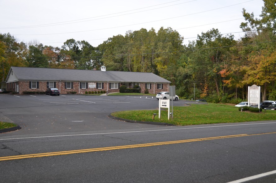 More Photos Of 172 Mount Pleasant Rd, Newtown Medical For Lease