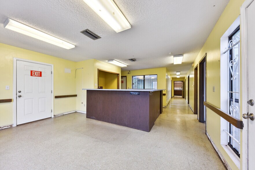 More Photos Of 10569 Lem Turner Rd, Jacksonville Medical For Sale