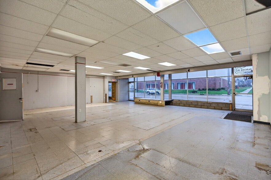 More Photos Of 4127-4141 Mayfield Rd, South Euclid Office For Sale