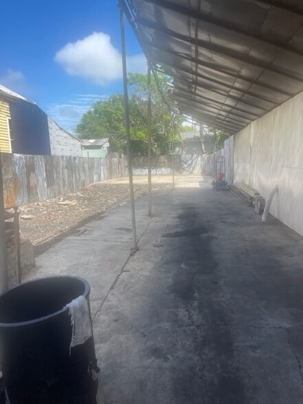 More Photos Of 1629 Franklin Ave, New Orleans Storefront For Sale