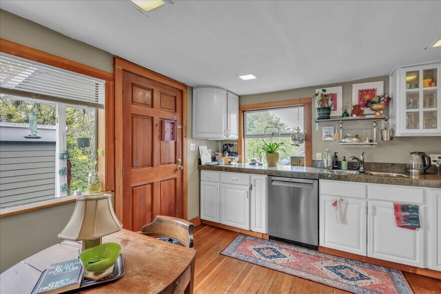 More Photos Of 172 16th Ave, Seattle Multifamily For Sale