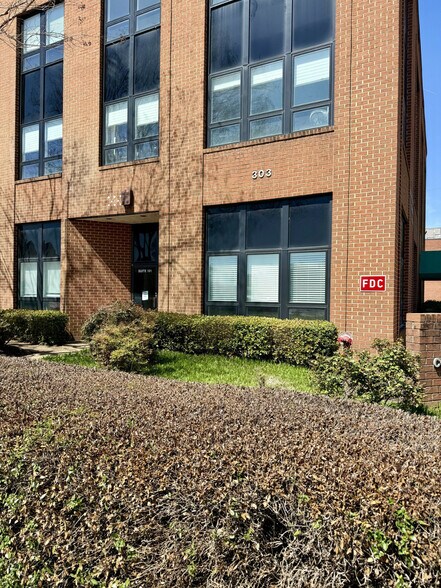 More Photos Of 303 34th St, Virginia Beach Office For Sale