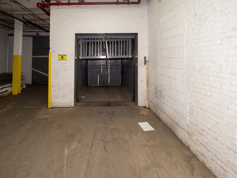 More Photos Of 39 Meade St, Trenton Distribution For Lease