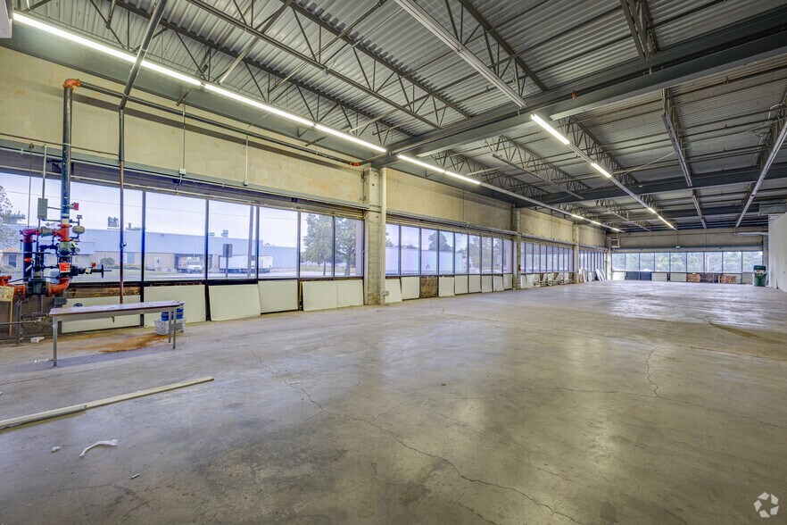 More Photos Of 450-460 Veterans Dr, Burlington Light Distribution For Lease