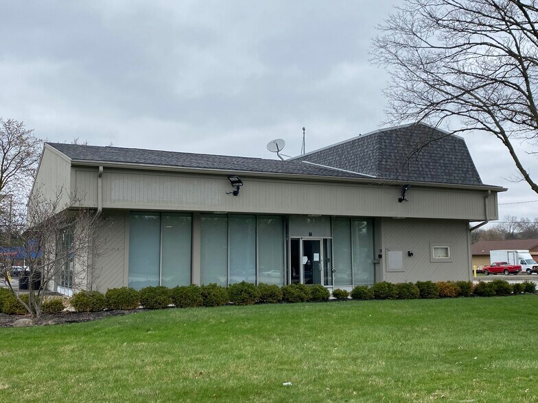 Primary Photo Of 84 W Broad St, Pataskala Bank For Sale