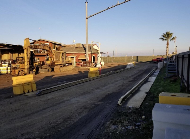 More Photos Of 3615 S K St, Tulare Recycling Center For Sale