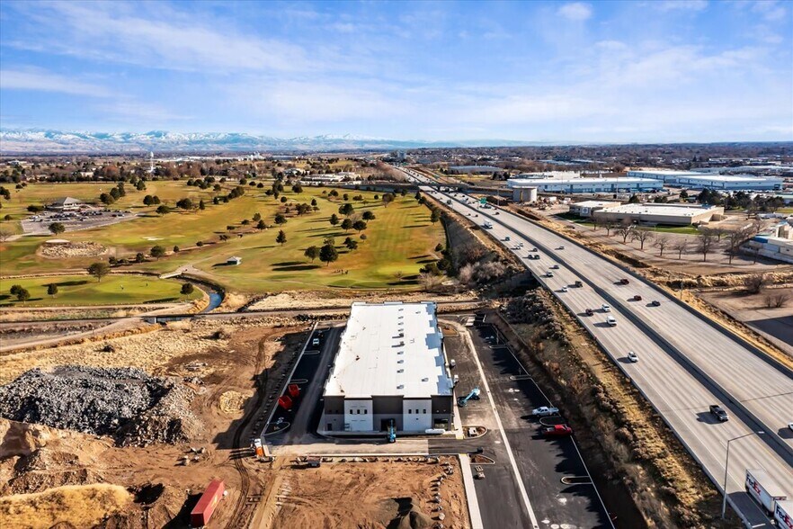 More Photos Of 2200 E Chisholm Dr, Nampa Showroom For Lease