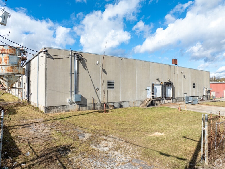 More Photos Of 300 Rogers St, Barnesville Warehouse For Lease