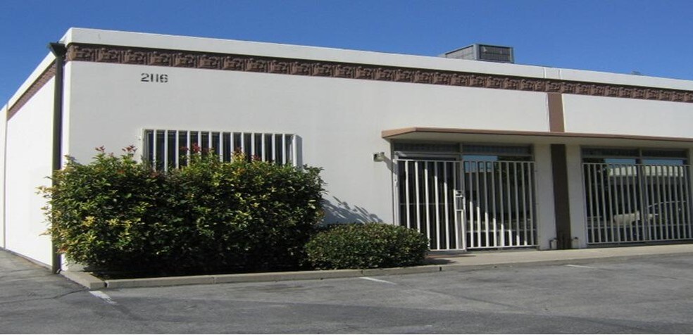 More Photos Of 2110-2116 S Wright St, Santa Ana Warehouse For Lease