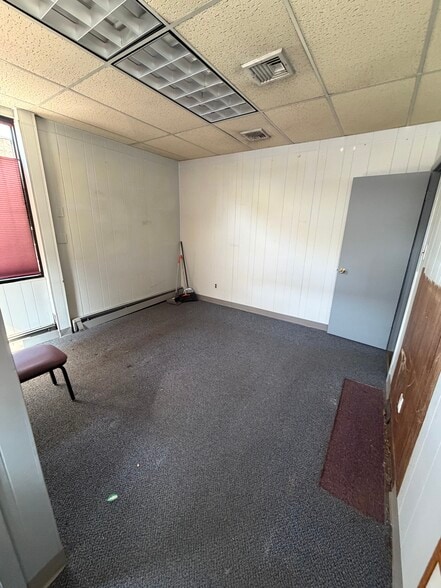 More Photos Of 21-82-21-84 Steinway St, Astoria Medical For Lease