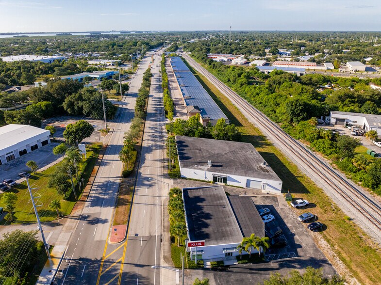 More Photos Of 673 US Highway 1, Vero Beach Showroom For Lease